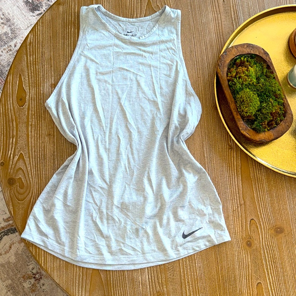 Flowy nike top